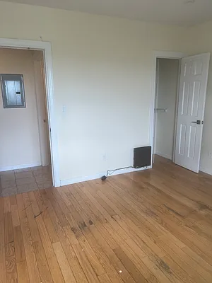 Rented by Q52 LLC | media 11