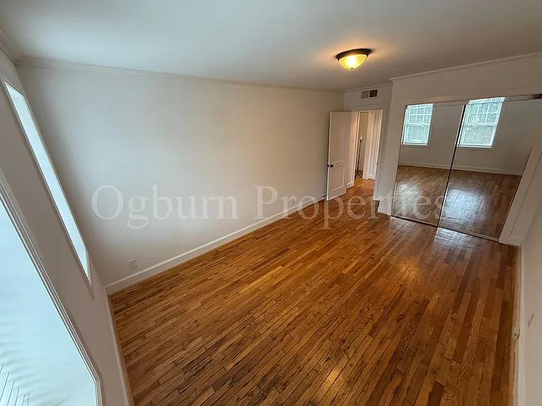 835-839 841 Reynolda Rd — Photo 6