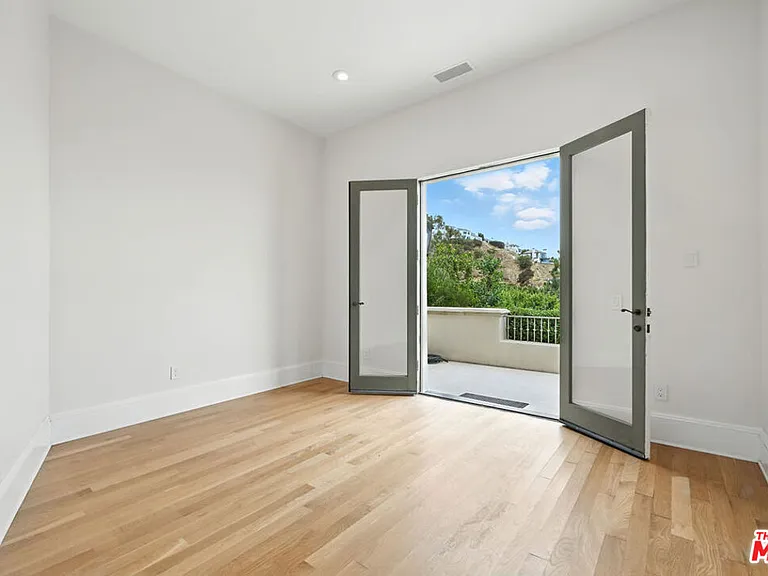 1675 N Woods Dr — Photo 43