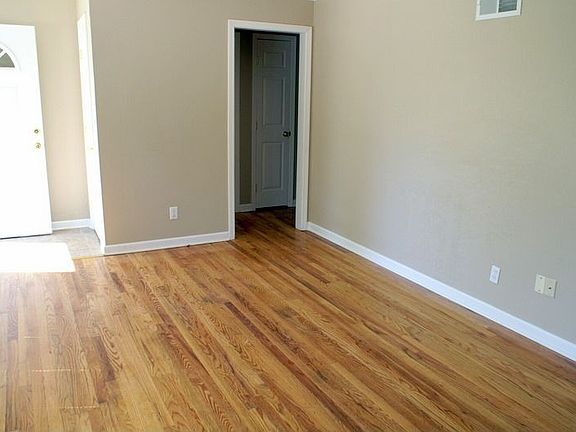 Hardwood Floors - Open & Neutral!
