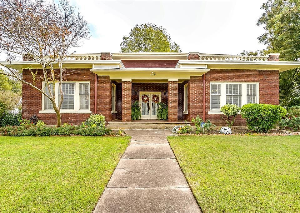 1st image of 424 Corsicana St