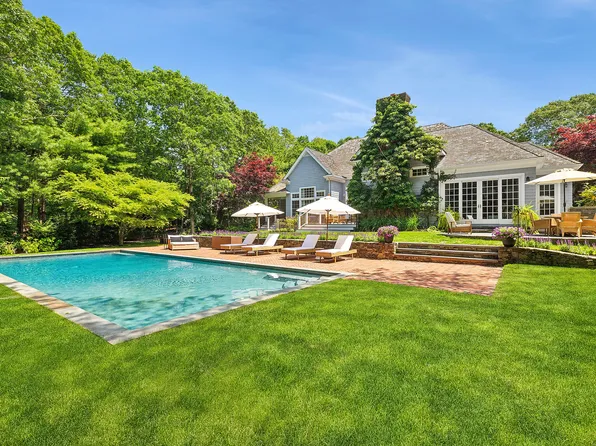 4 Barclay Ct, East Hampton, NY 11937