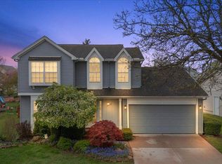 47235 Scarlet Dr S, Novi, MI 48374