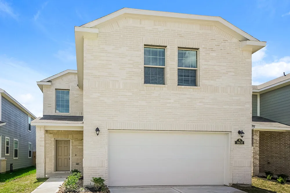 4 bed, 3.0 bath, 2074 sqft, $1,975 — Photo 1