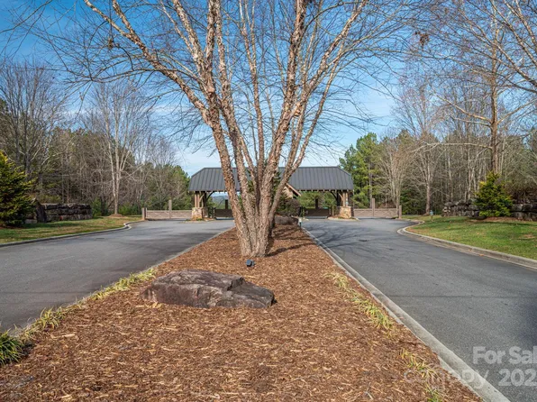 125 Catawba Cove Dr NW, Valdese, NC 28690