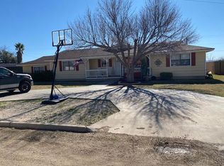 704 E 13th St, Mc Camey, TX 79752