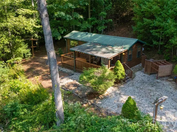319 Dancing Leaf Ln, Bakersville, NC 28705