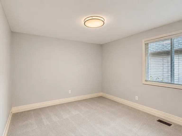32 Condolea Dr — Photo 15