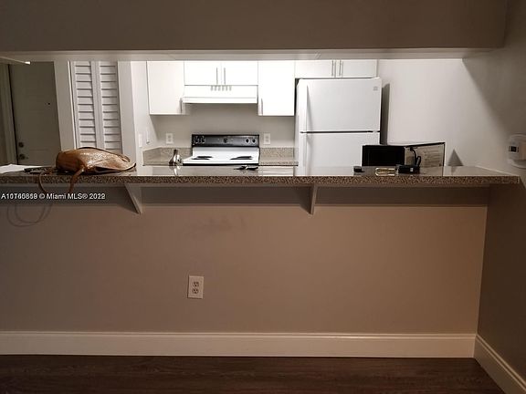 5th image of 420 S Park Rd #2110