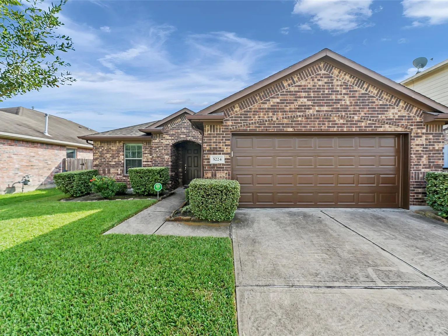 3 bed, 2.0 bath, 1770 sqft, $2,100 — Photo 2