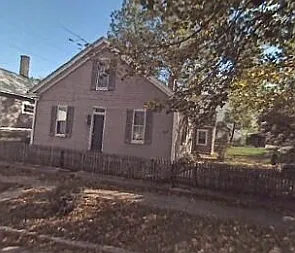 317 SW 3rd St — Photo 1