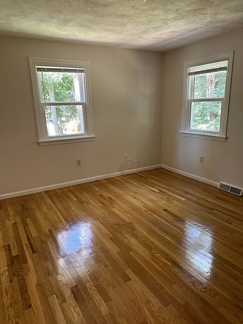 3 bed, 1.5 bath, 1200 sqft, $3,400 — Photo 2