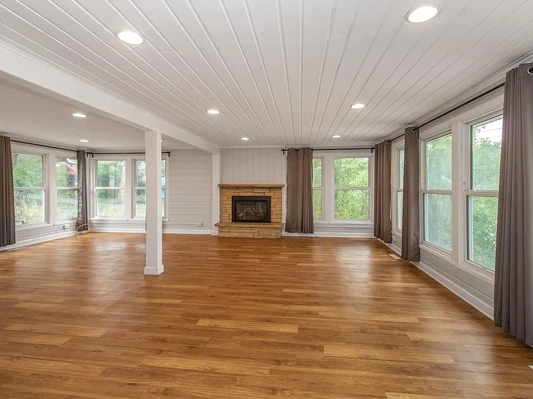 1415 Lake St NE — Photo 1