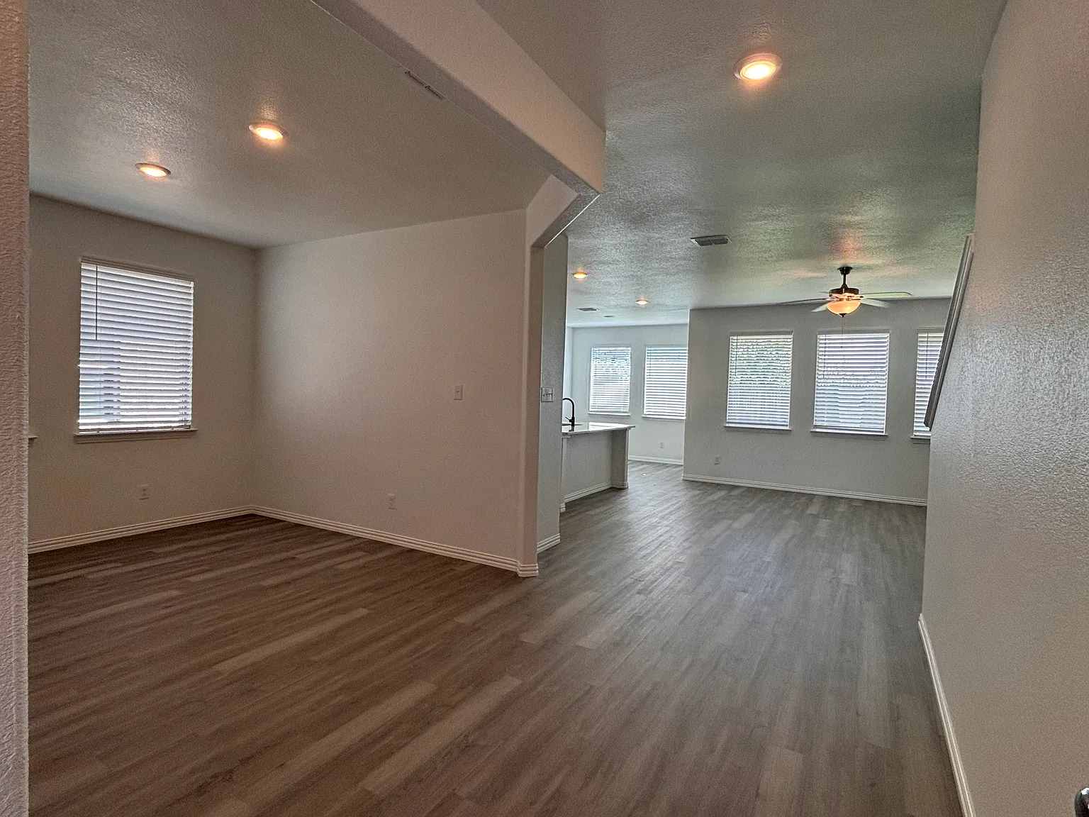 4 bed, 2.5 bath, 2351 sqft, $2,400 — Photo 3