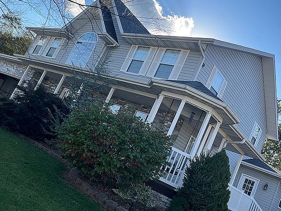 4th image of 835 Saratoga Rd