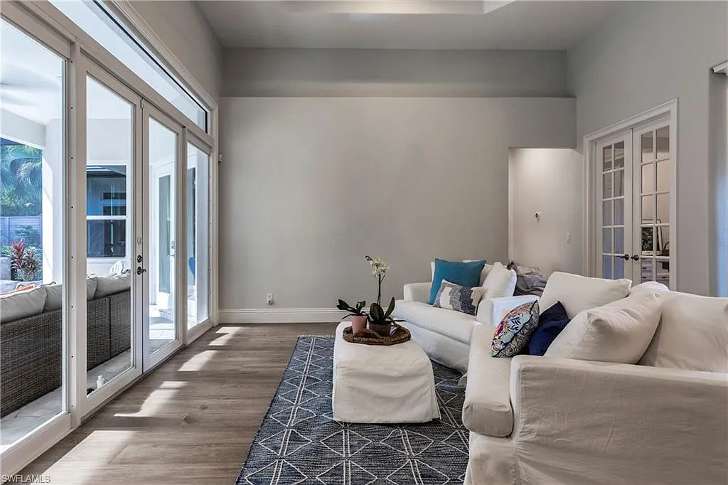 5 bed, 4.5 bath, 3786 sqft, $6,400 — Photo 4