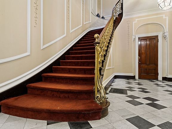 4th image of 127 Beacon St #51