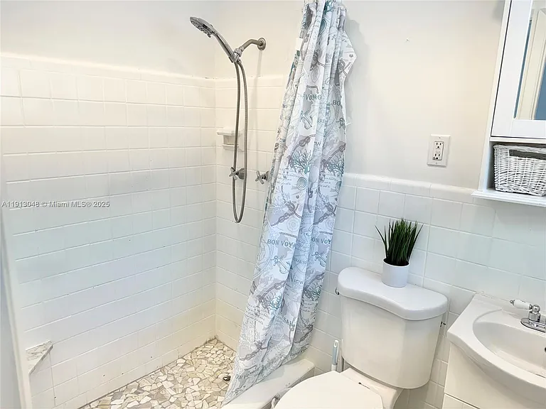 301 NE 15th Ave #1 — Photo 7