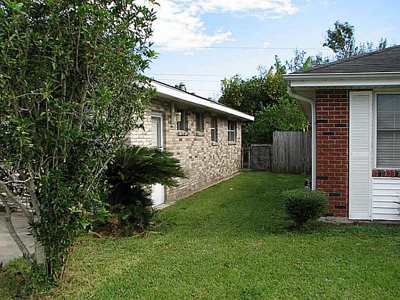 3rd image of 1401 Maplewood Dr