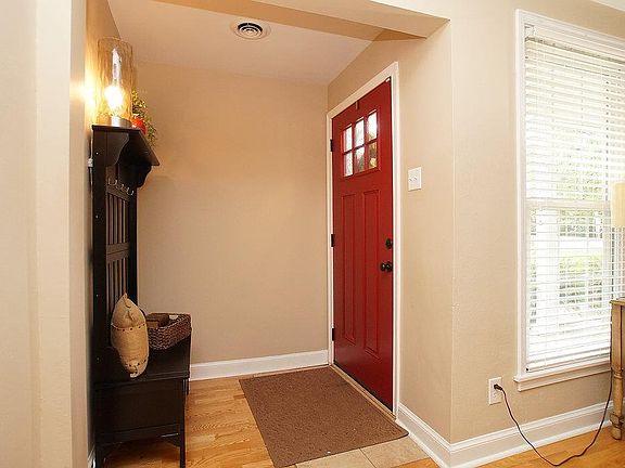 4th image of 680 Greenview Dr