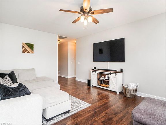 3rd image of 211 Slate Dr