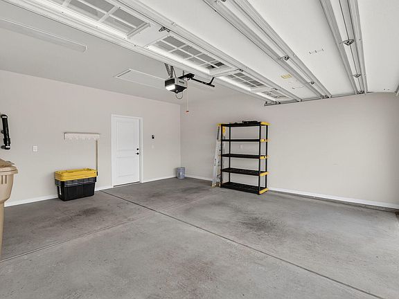 5th image of 24 N Brookhollow Way