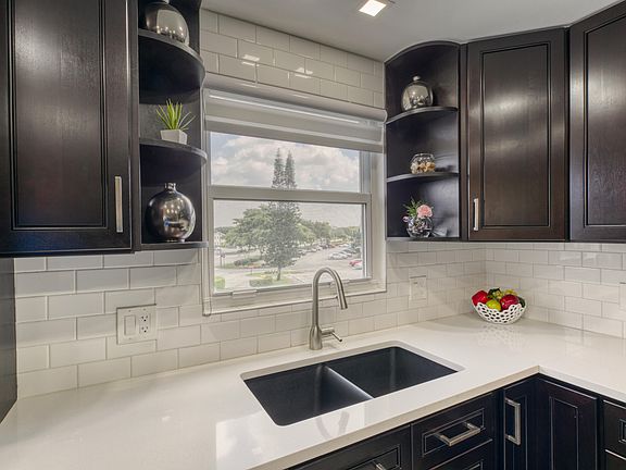 4th image of 360 Wellington J