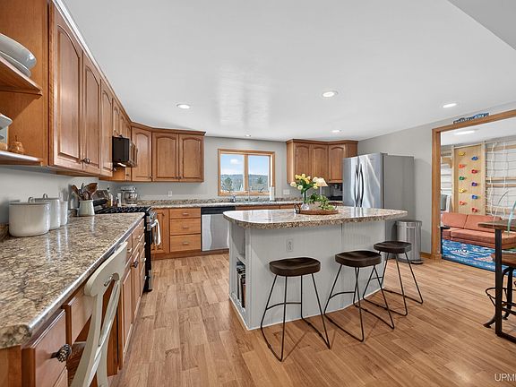 4th image of 1014 Minnesota St