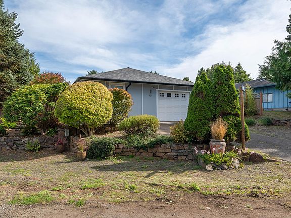 2nd image of 40 Spruce Ct