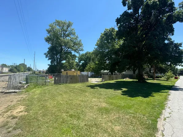 74 S Cherry St, London, OH 43140