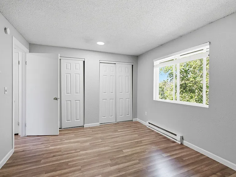 River Court Apartments - Updated Units With A View! — Photo 39