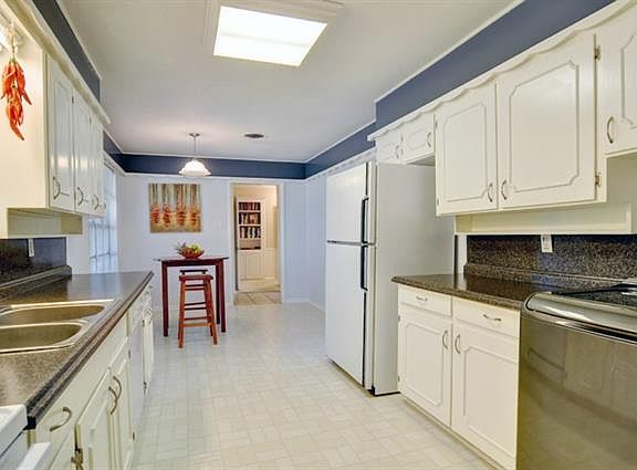 5th image of 6900 Robinhood Ln