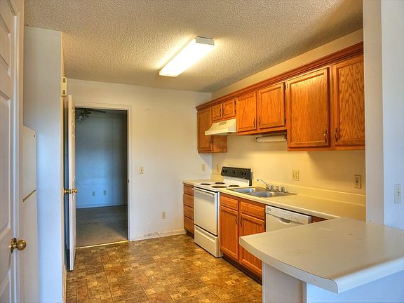 5th image of 1613 Campbell St