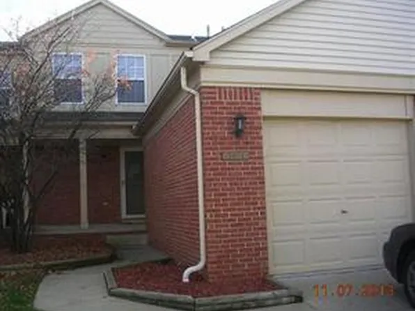 3074 Village Cir N, Ann Arbor, MI 48108