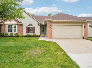 2053 Maplehurst Dr, Walled Lake, MI 48390