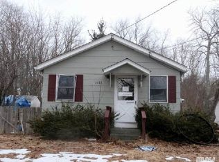 2486 River Rd, Calverton, NY 11933