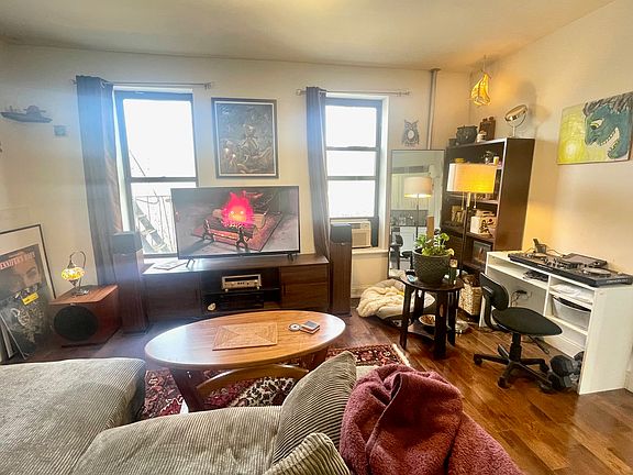 5th image of 161 Vernon Ave APT 3B