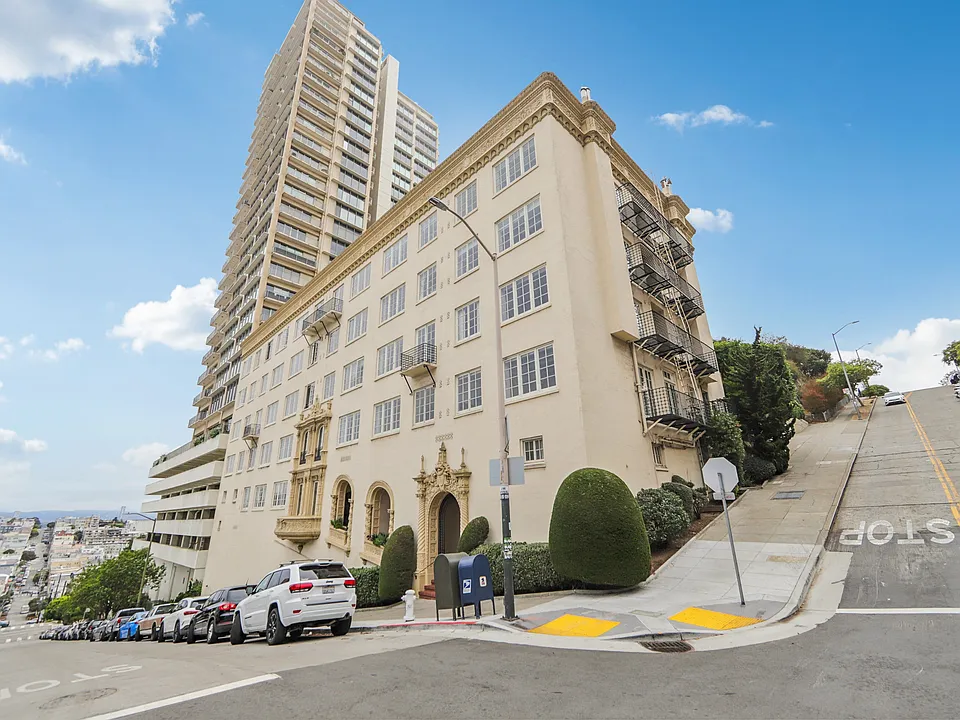 899 Green Street