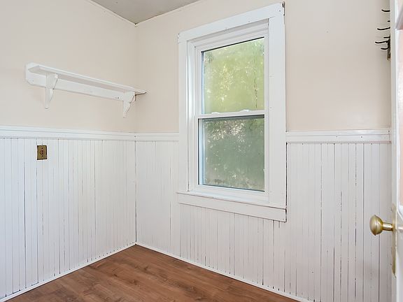 4th image of 18 Castle St APT 2