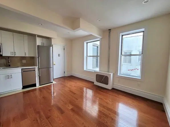204 West 10th Street image 1 of 7
