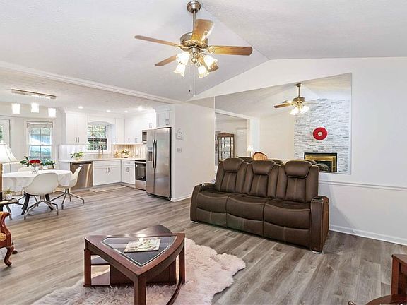 3rd image of 6428 Paradise Point Rd