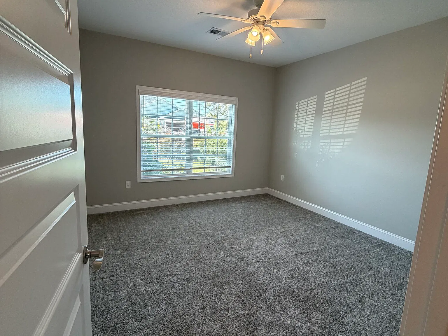 3 bed, 2.0 bath, 1766 sqft, $2,200 — Photo 4