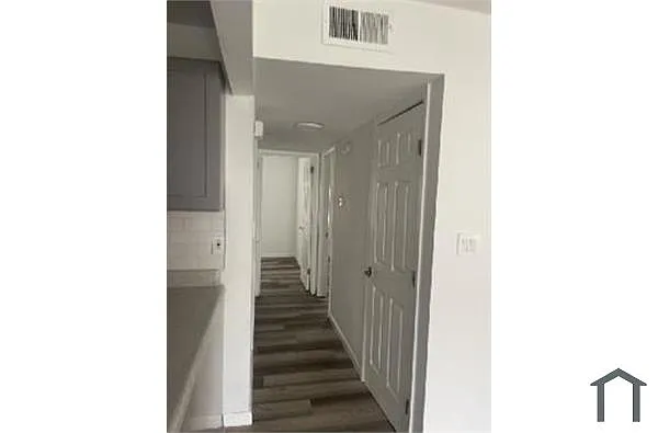 Building Photo - 2705 Lantern Walk SE #D