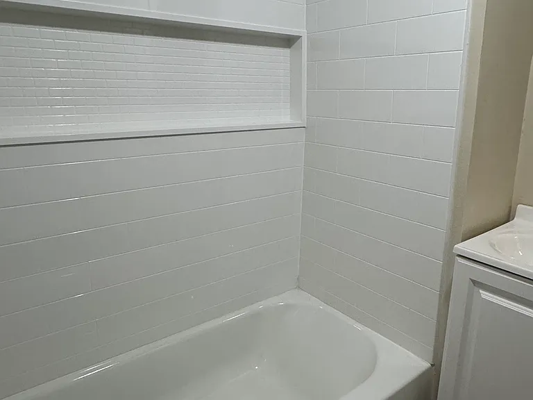 605 E 2nd St #5 — Photo 5