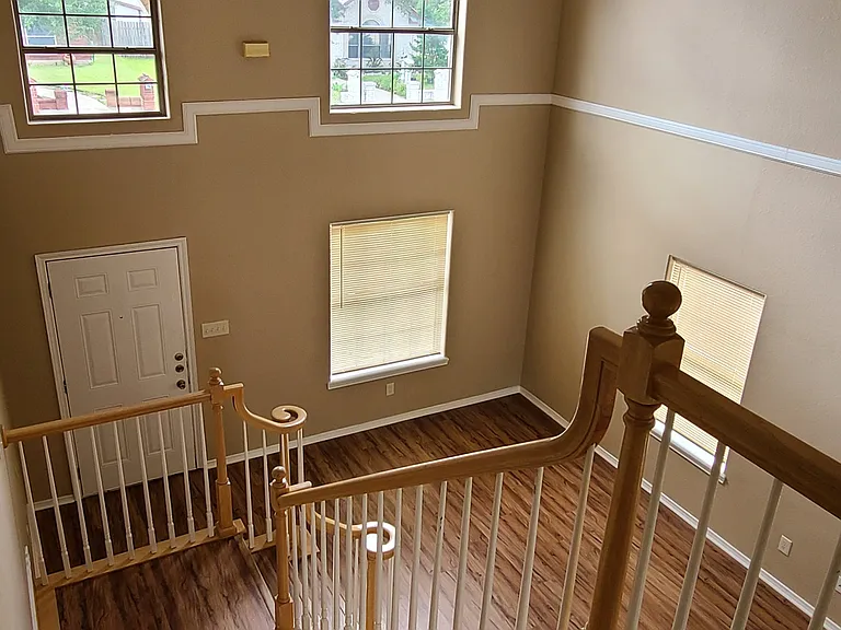 305 N H St — Photo 21