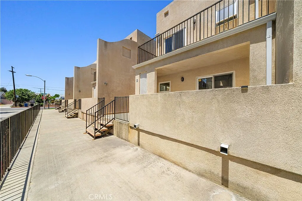 3 bed, 1650 sqft, $3,650 — Photo 3
