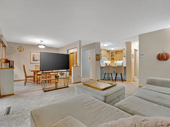 15805 26th Ave N APT B, Plymouth, MN 55447