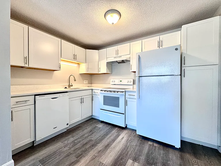 128 North St #10 — Photo 2