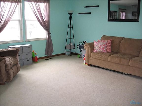 3rd image of 3165 Lantern Dr