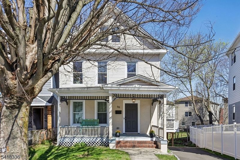 1st image of 69 Myrtle St